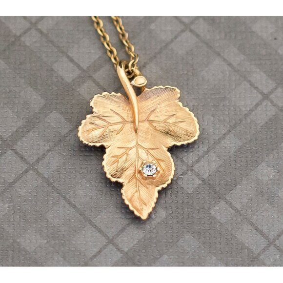 Vintage Gold Tone Gemstone Leaf Pendant Necklace 19 Inches by Avon G11 - Picture 1 of 3